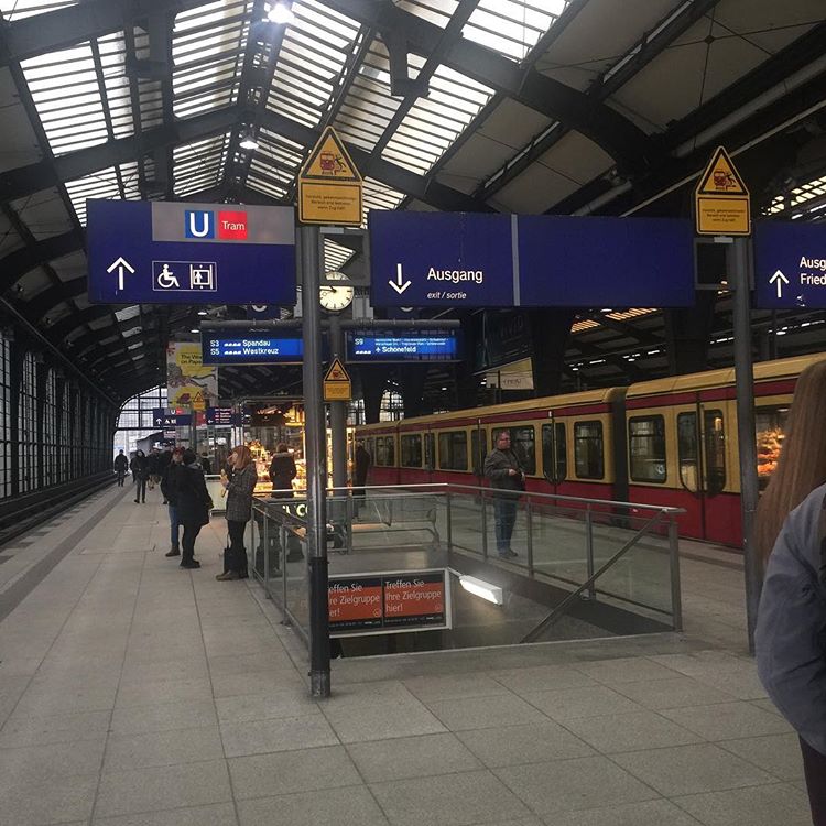 Berlin Hbf Exit symbol